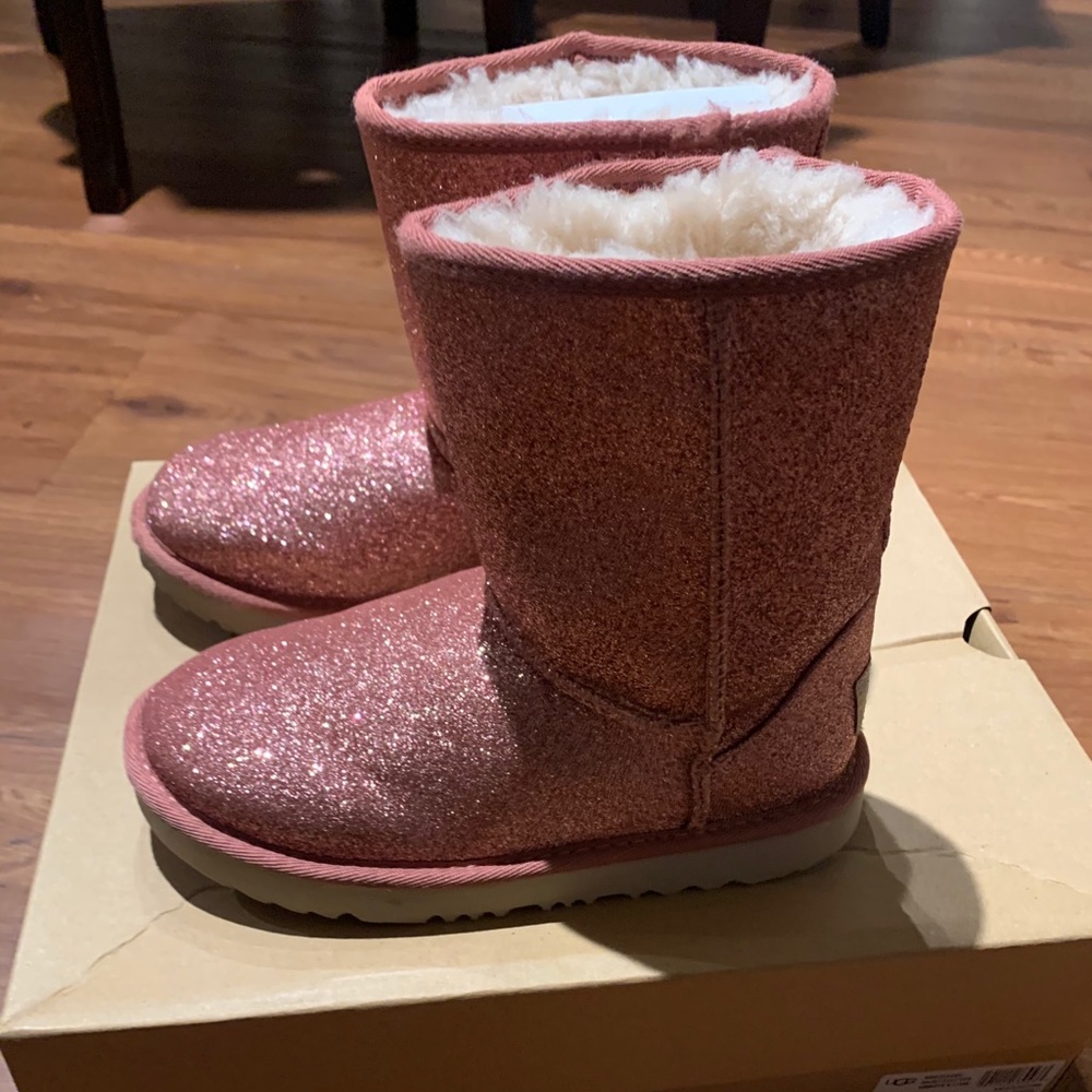 Girls pink glitter Ugg’s